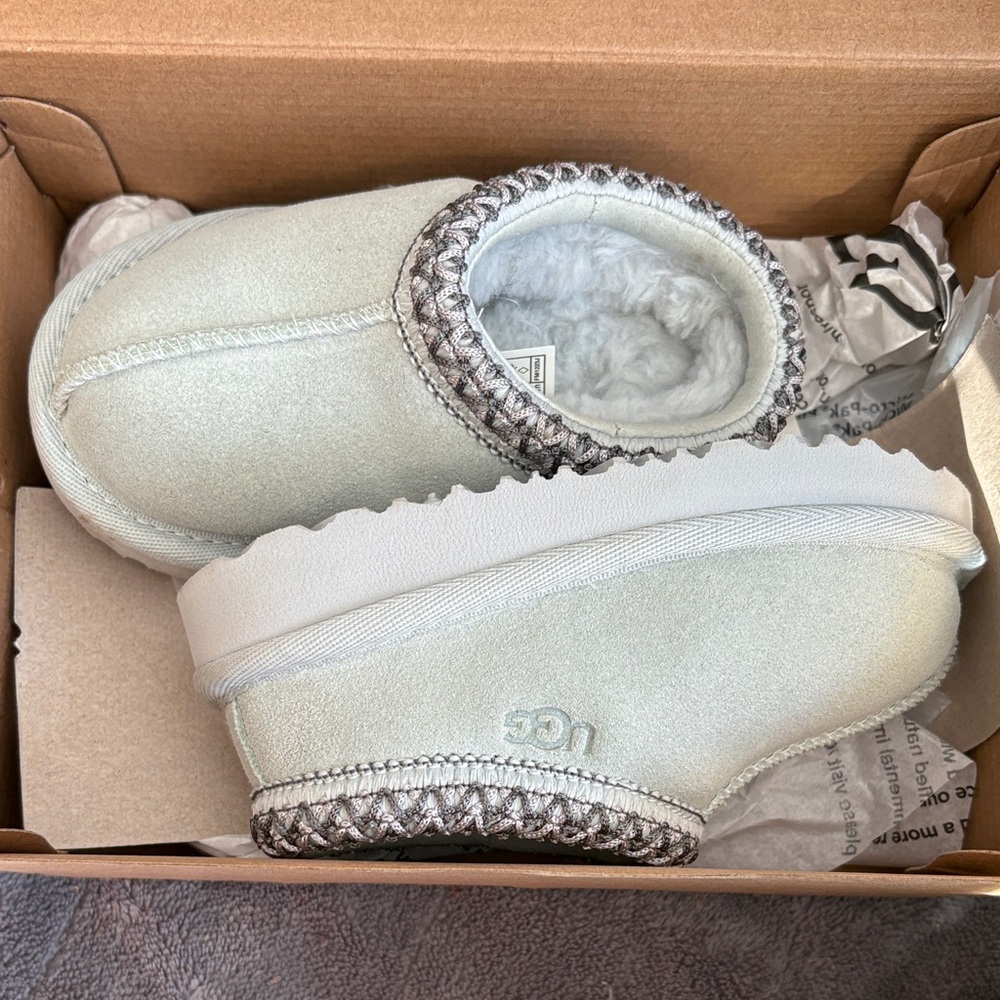 UGG tasman slippers Toddler size 6 goose